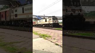 express crossing ja raha hai 🤔Kolkata#youtubeshorts #train #ytshorts#viral #viralvideo #shorts
