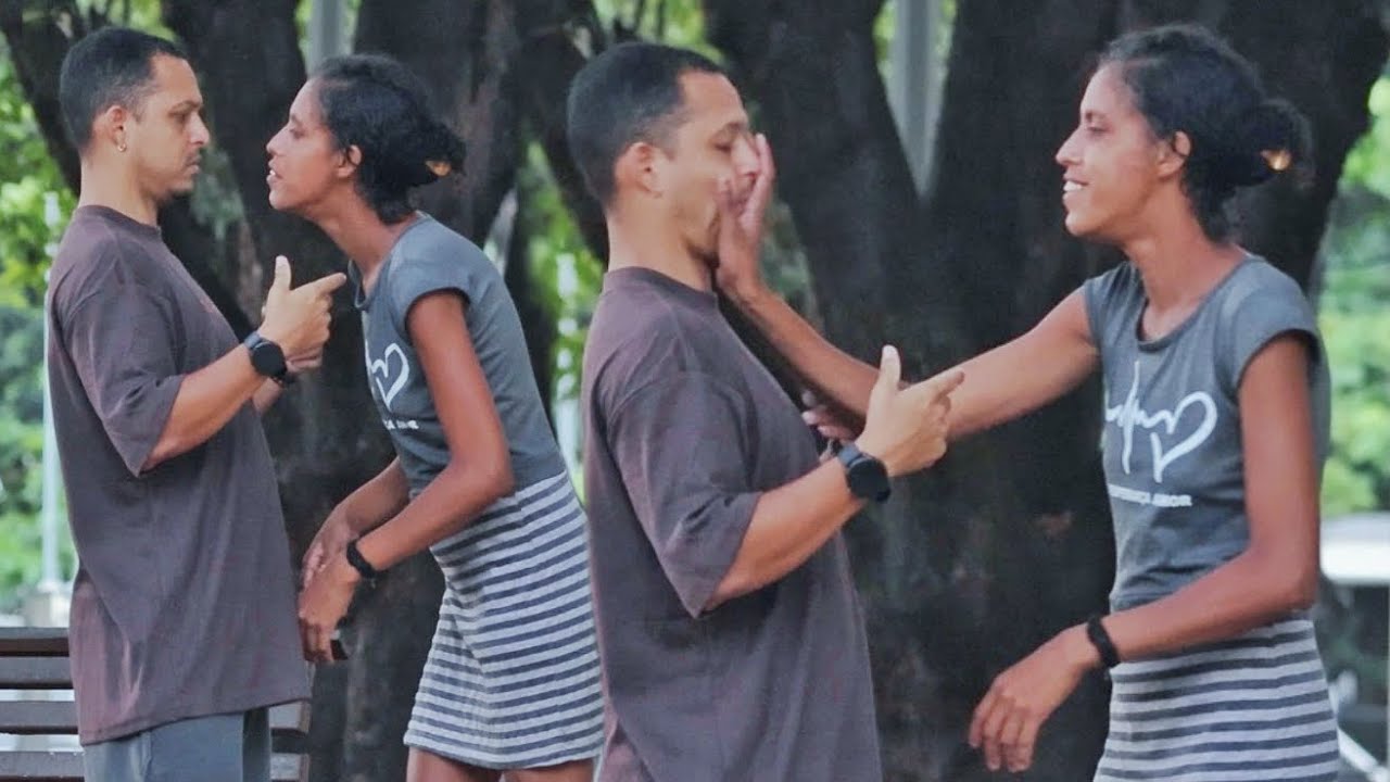 FALANDO A ESTRANHO QUE É AMOR A PRIMEIRA VISTA ( Pegadinha )