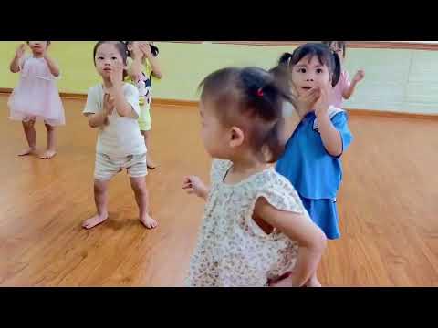 HĐ năng khiếu múa lớp MGB C2