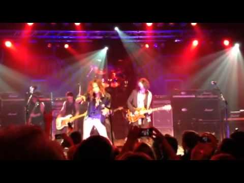 Johnny Depp shredded a 30 secs guitar solo on an Aerosmith - Alice Cooper session in 2012
