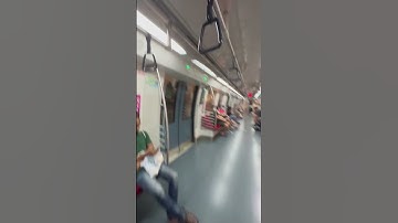 NEW "Please Do Not Lean" Stickers on Emergency Buttons + Door Unlock Handles for Circle Line trains