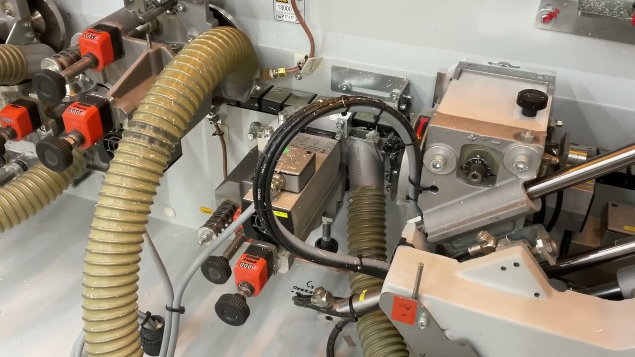 Adjusting top & bottom trimmers on edgebander