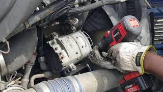 Freightliner    how to replace alternator