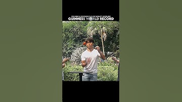 Solving a 3x3 Rubik’s Cube Whilst Juggling Guinness World Record #rubikscube #viral #shorts