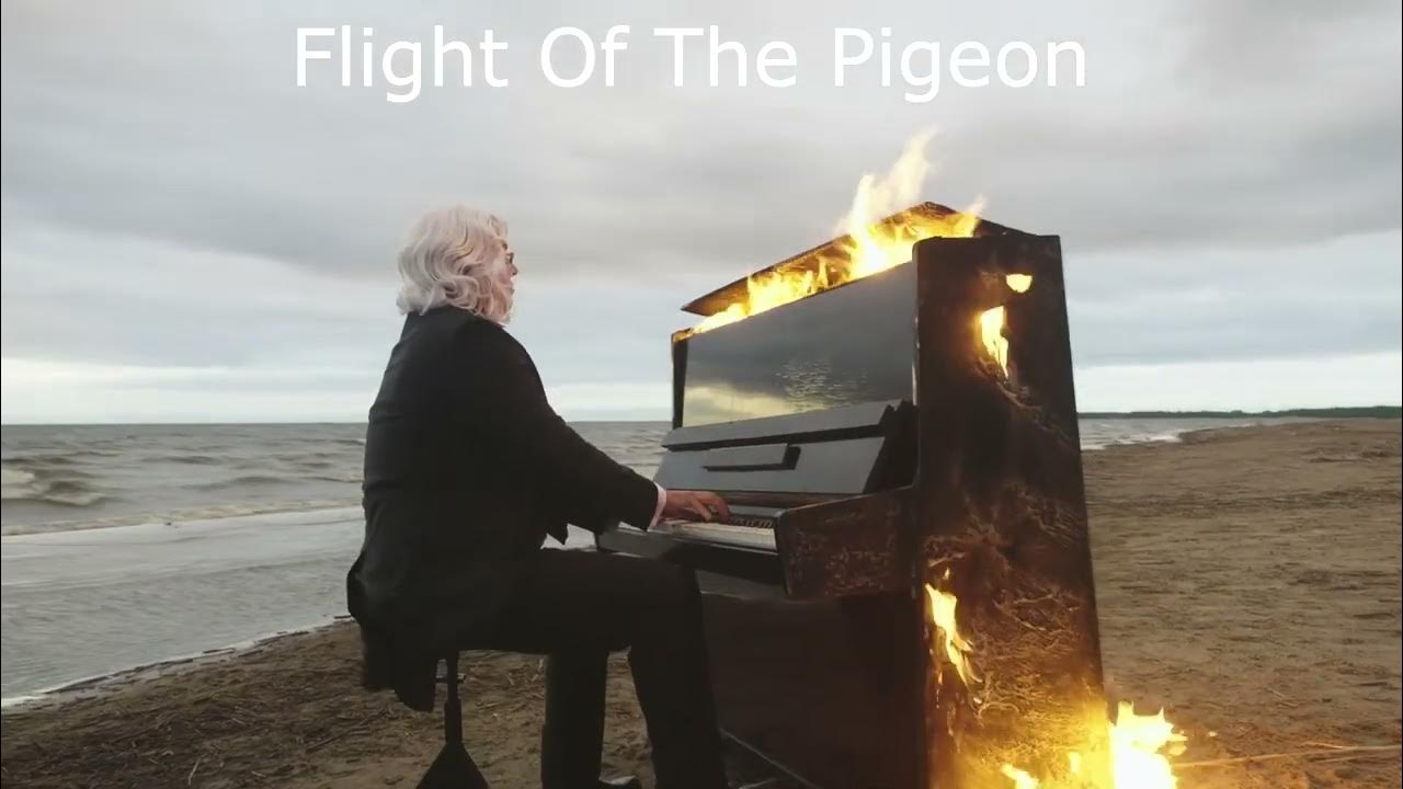 Burn piano. горящее пианино. горящее пианино.