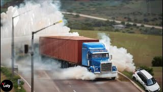 51 Incredible Moments of Truck Driving Caught on Camera !