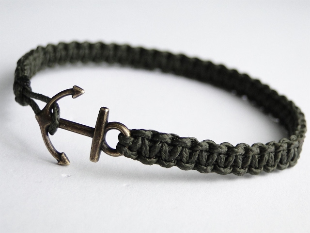 How to Make a Simple Micro Cord Anchor Charm Bracelet- Paracord