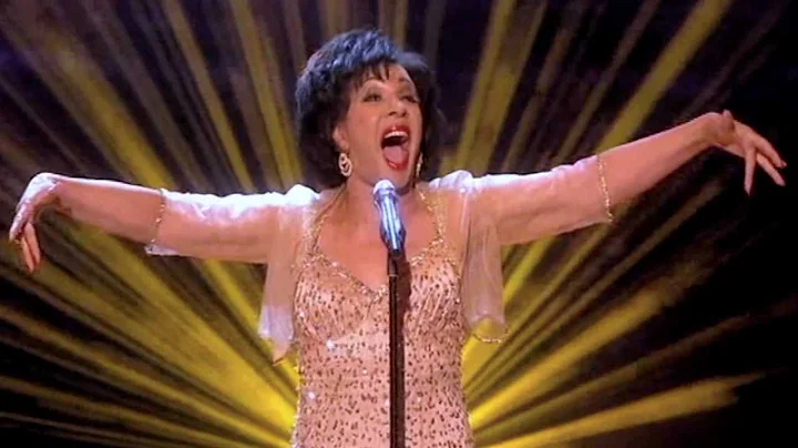 Shirley Bassey - GOLDFINGER (2011 Live)