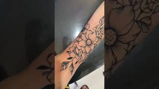 Tatuagem feminina no braço