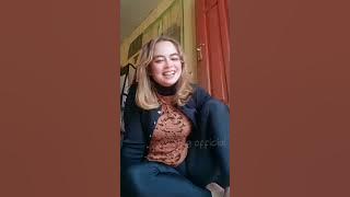 Duduk santai kakak manis 09