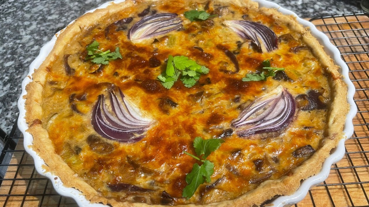QUICHE DE ALHO FRANCÊS COGUMELOS E CEBOLA ROXA |