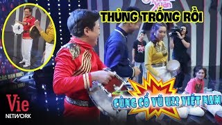 Trường Giang đánh thủng trống, ngừng quay cùng ekip 7 Nụ Cười Xuân để cổ vũ cho đội U22 Việt Nam