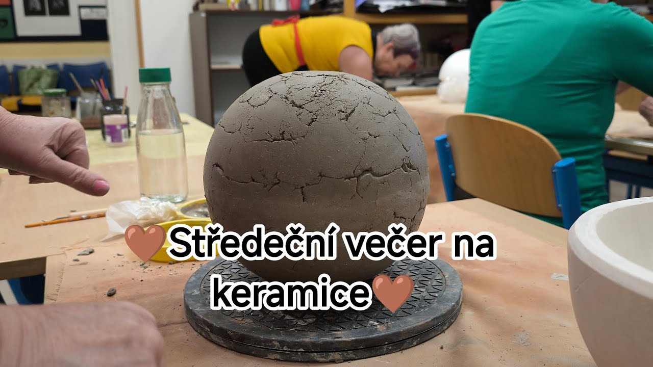 🤎 Na keramice 🤎 -jen jsem si spletla datum.Aktuálně abych byla přesná tak není pátek,ale středa😁 
