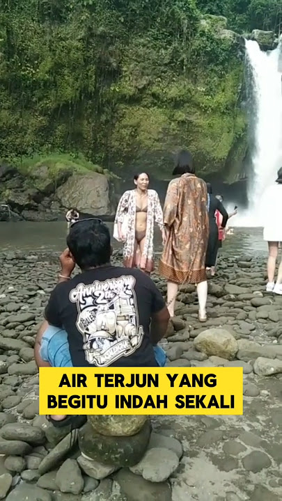 momen lucu ketika teman ku melihat pemandangan indah di air terjun ‼️ #lucu #ngakak #kocak #teman