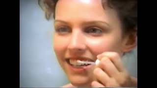Comerciales Mexicanos Colgate Simply White 2003