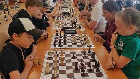 GIRLS beat BOYS in BUGHOUSE chess