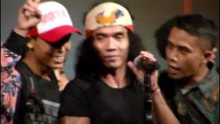 SLANK DI TIM; MUSIKALISASI KABUT SEBUAH NEGERI di Pertunjukan Manusia Istana