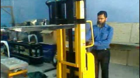 Semi Electric Stacker(www.quantuments.com).3gp