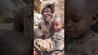 The happy moments of children in primitive tribes#wildlife #hadzabetribe #nature #childrenfood#love