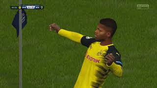 FIFA 16 Rafael Leao tales advantage of its teammates runs. screenshot 5