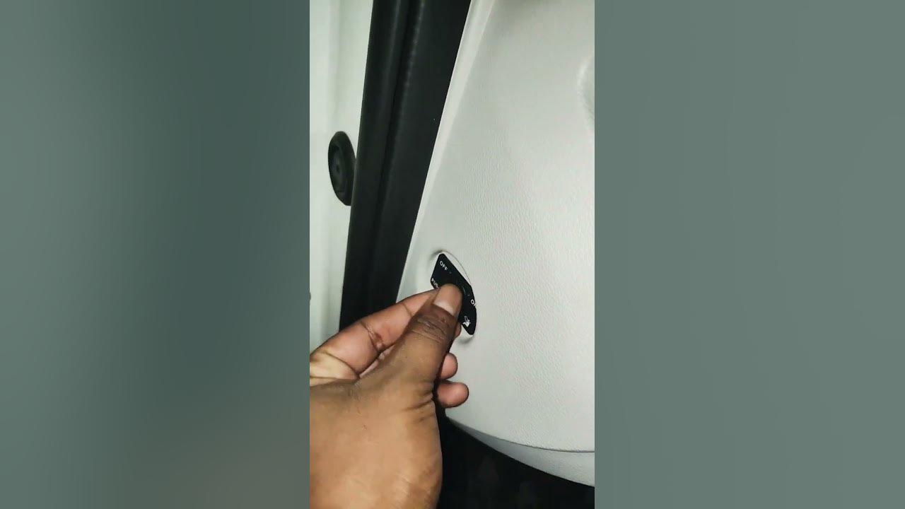 Xuv300 How to switch off or on passenger airbag in mahindraxuv300 