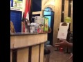 قطيفي معصب علي موظفين الفندق في كربلاء لإنقطاع التيار الكهربائي و الماي يقولها والكبيره وين نسويها
