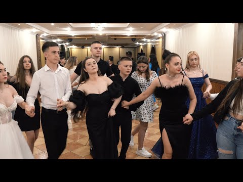 Tineret Frumos La Balul De Absolvire