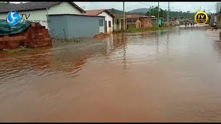 Moradores de Palmópolis MG  voltam a sofrer com as cheias do principal rio que corta a cidade