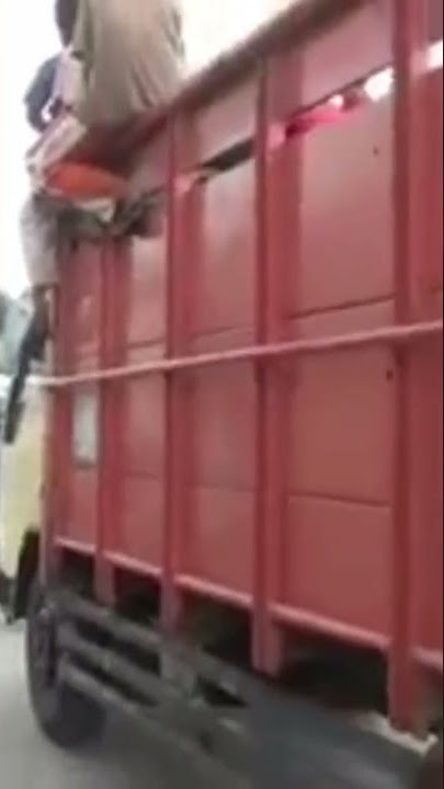 viral. 😱mobil truk dengan muatan ditarik pake gigi #shorts #viral