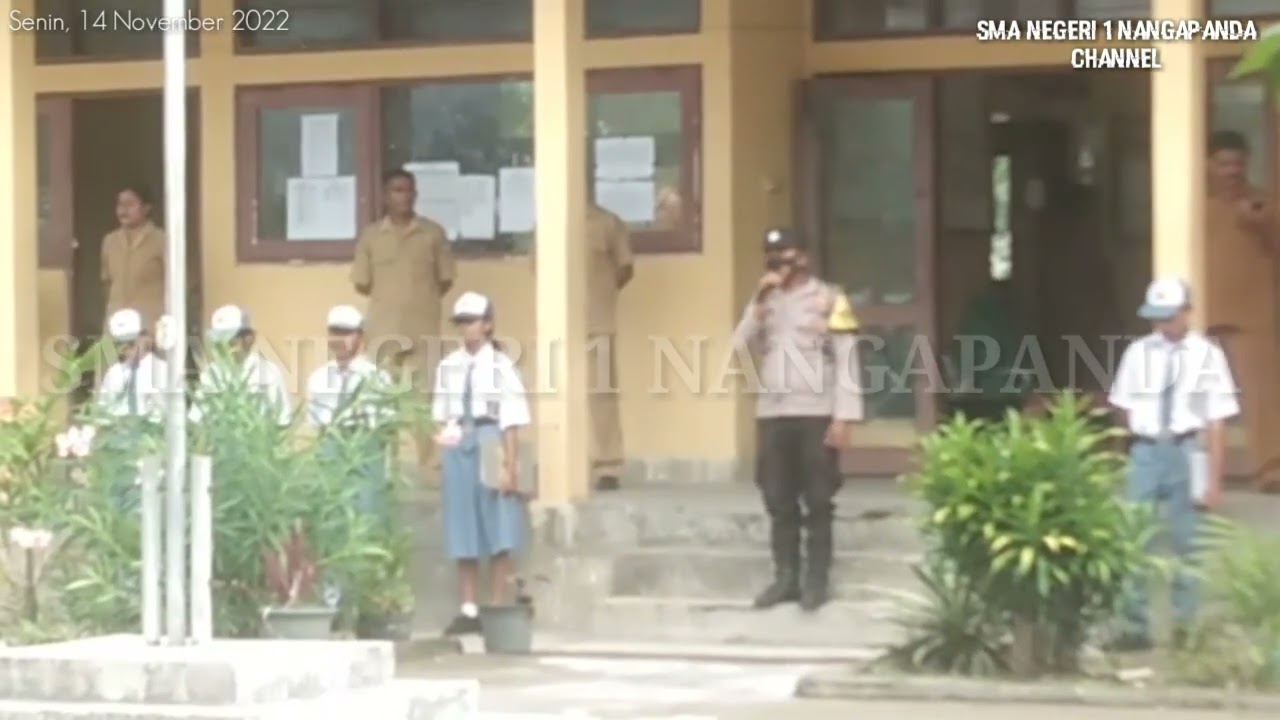 BRIPKA Mursalim - BHABINKAMTIBMAS Ndorurea Jadi Pembina Upacara