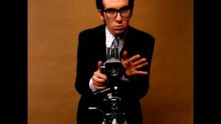 Elvis Costello - Pump It Up (1978) [+Lyrics]