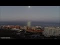 La Luna y el sol despertando Puerto de Santiago. Timelapse.