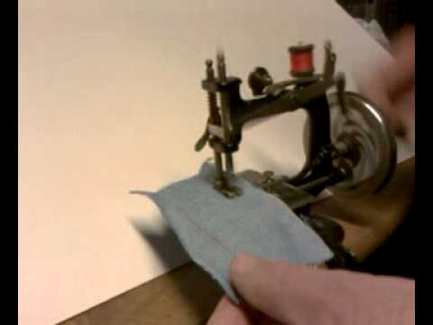Antique 40 Singer No 40 Child's Chain Stitch Hand Crank Sewing Beauteous Vintage Hand Crank Sewing Machine Antique 40 Singer No 40 Child's Chain Stitch Hand Crank Sewing Beauteous Vintage Hand Crank Sewing Machine