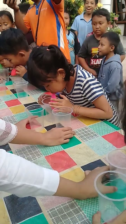 LOMBA MEMINDAH GELAS PAKAI BALON