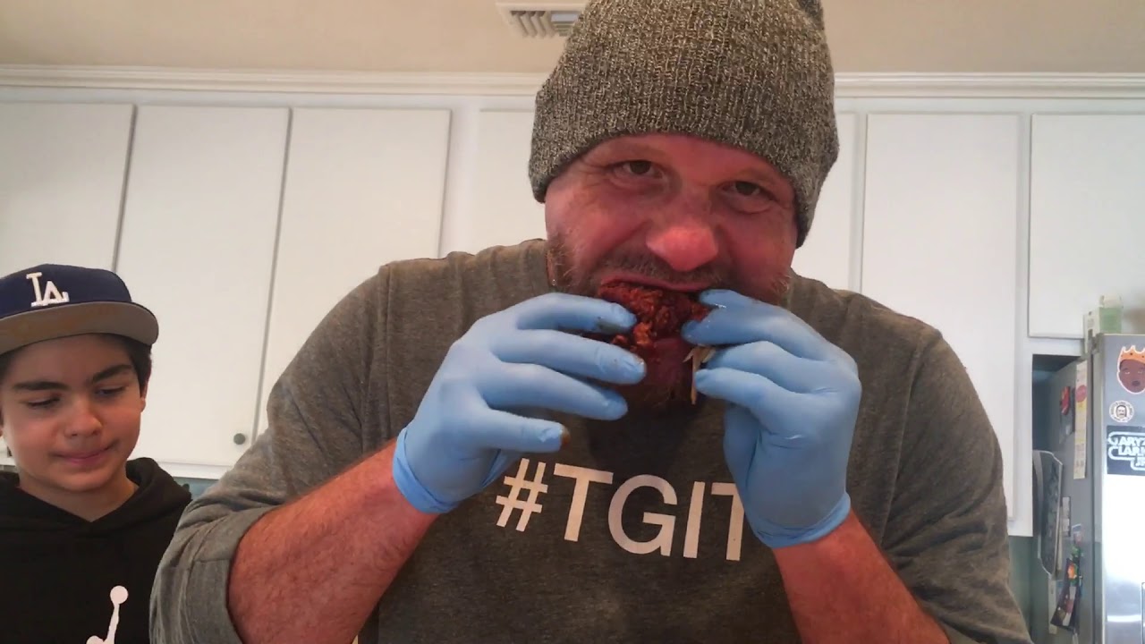 Howlin Ray's Spicy Wing Challenge - YouTube