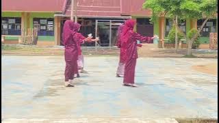 Tugas video tari tabur beras kunyit dari kelompok melayu Xll3