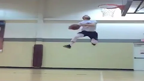 5'5 Dunker Mik Hrabczuk CAN JUMP !!!