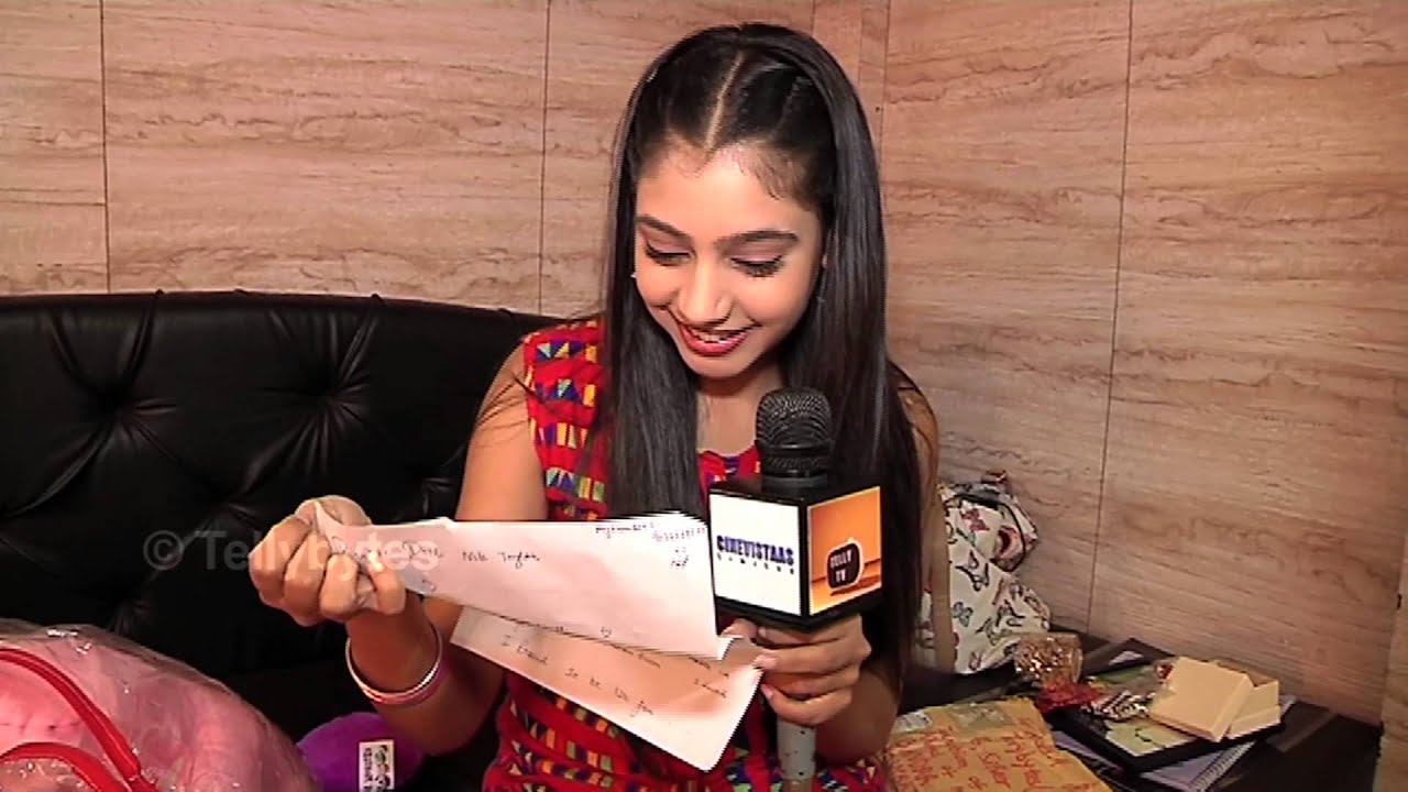 Niti Taylor aka Nandini of Kaisi Yeh Yaariyan - Gift Segment - Part 01 of 2