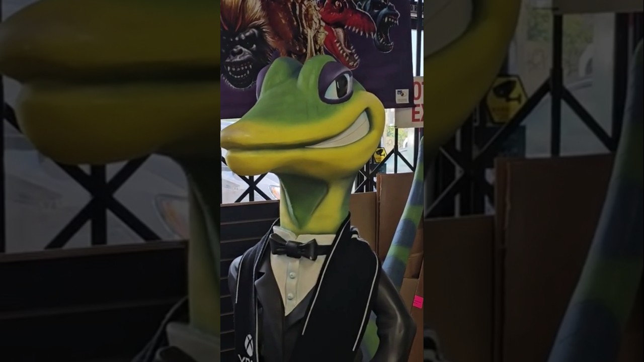 1 of 1 Gex statue!