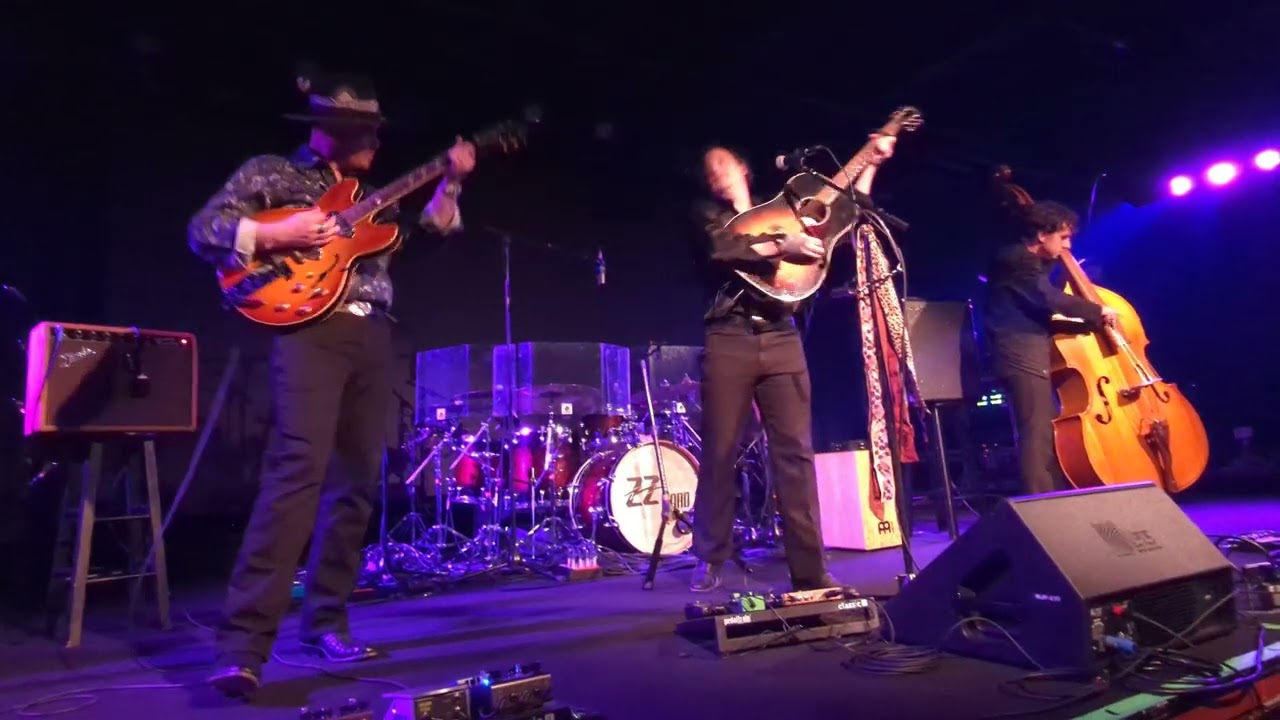 Liam St. John LIVE - Toxic (bootleg)