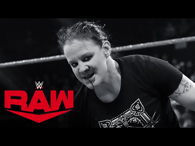 Shayna Baszler viciously bites Becky Lynch: Raw, Feb. 10, 2020 class=