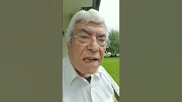 عند سماع صوته كأنك تشاهد مقطع من فيلم الرسالة 