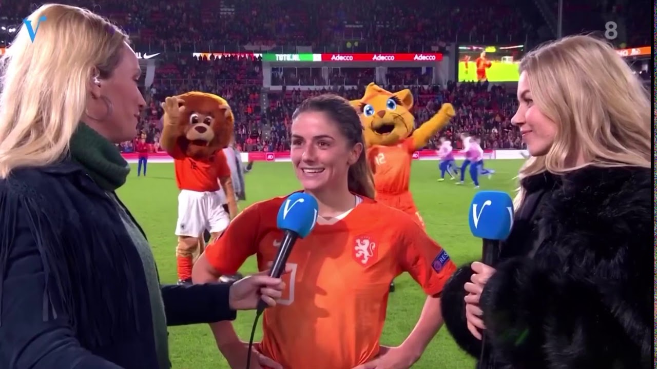 Danielle van de Donk interview 100st interland