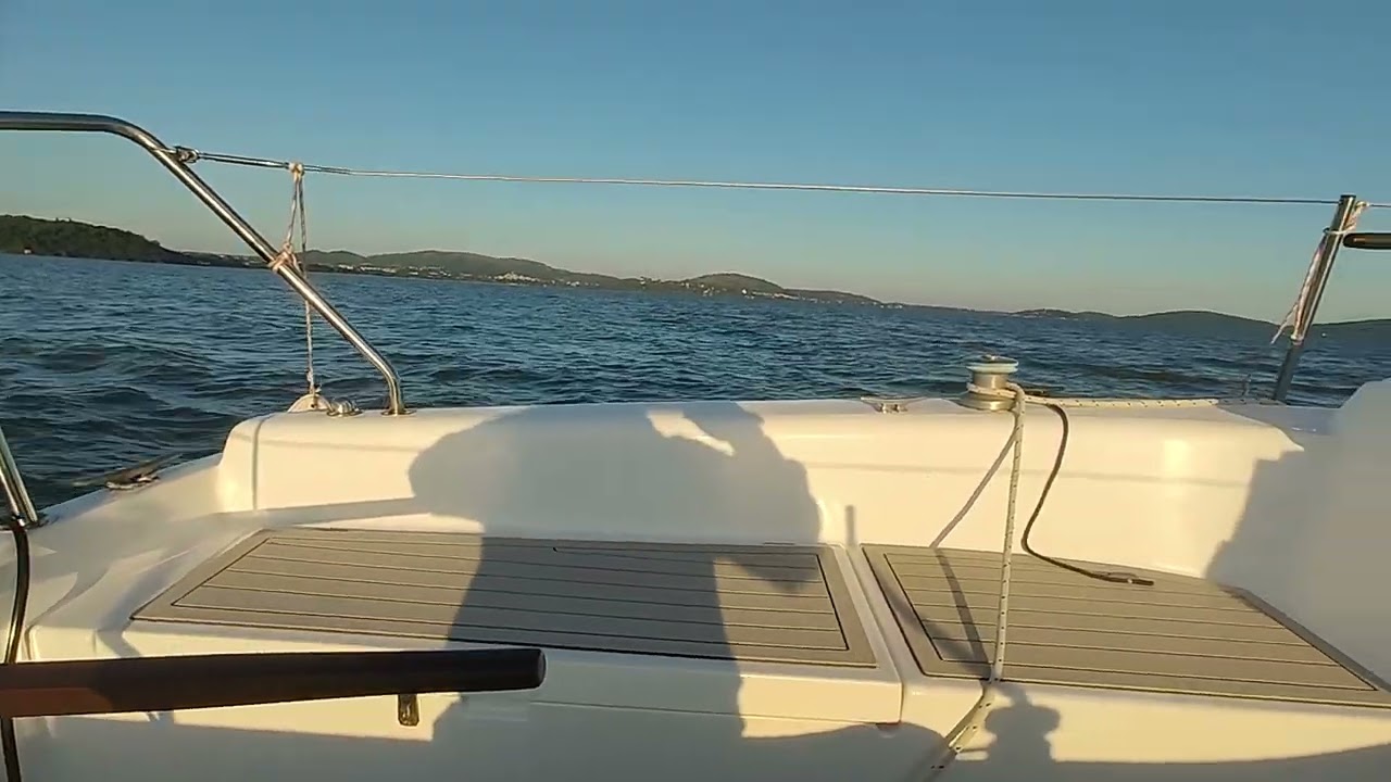 Veleiro O'Day 23 My Way velejando sozinho