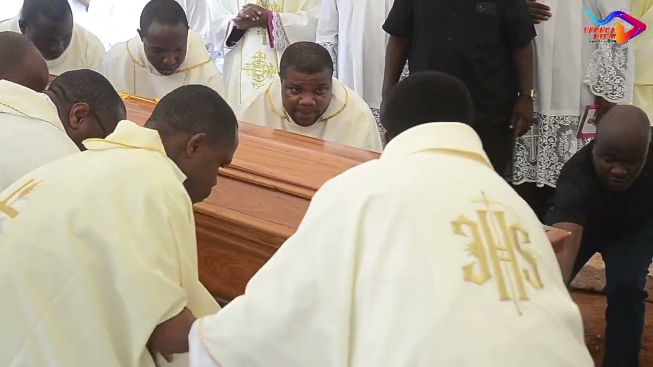 MWILI WA BABA YETU PADRE PAUL NSEKELA MBOJE SABUNI UKISHUSHWA KWENYE NYUMBAN YAKE YA MILELE 