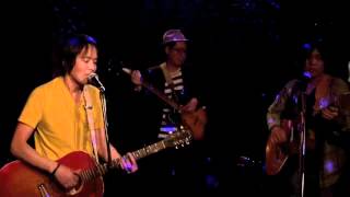 Freedom Suite Folk Club / Love The One You're With