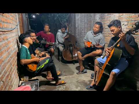 TAMAN JURUG \"CAHYANING BULAN NRAJANG PUCUKING CEMORO\" - KERONCONG VERSION || COVER RISA MILLEN