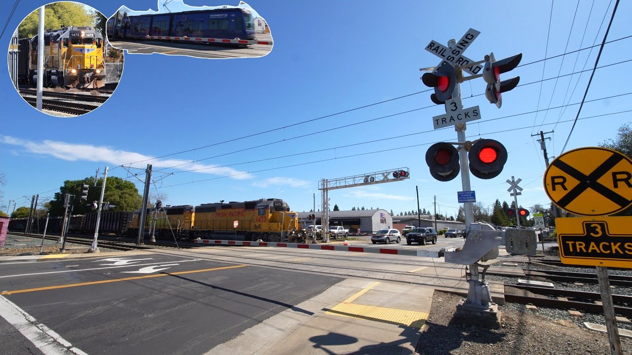 UP 1475 Florin Flyer Local & SacRT Light Rail | Kilgore Rd. Railroad Crossing, Rancho Cordova CA