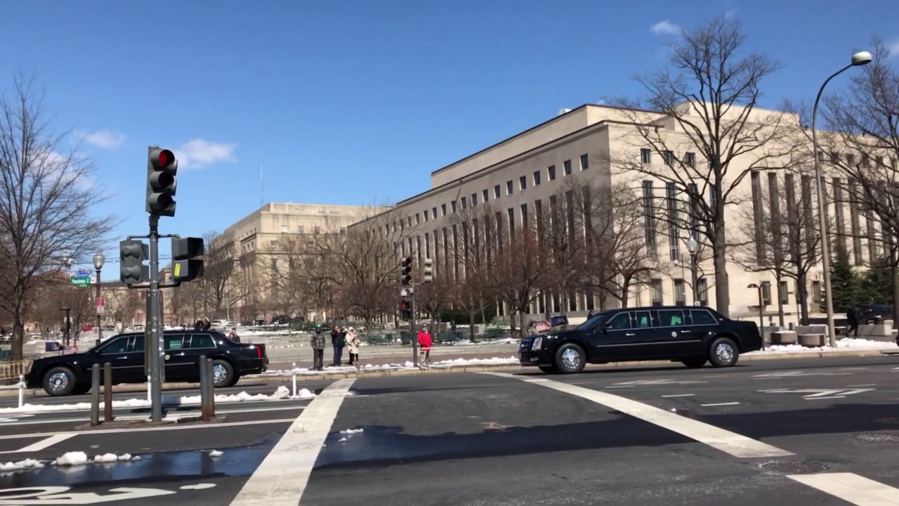 Presidential motorcade - YouTube