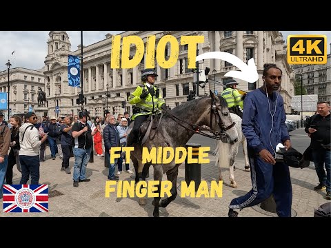 【4K】DISRESPECTFUL IDIOT GIVES BOTH KINGS GUARDS THE MIDDLE FINGER & HORSEBACK POLICE CHASE